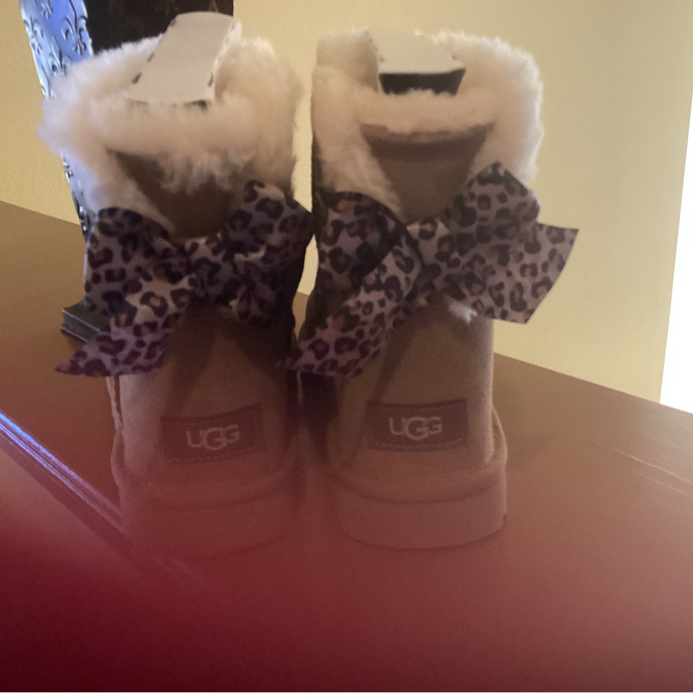UGG Women Tan Boots with Leopard Bow NWT Bottom